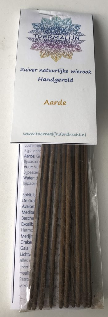 Handgerolde Aarde element wierook.